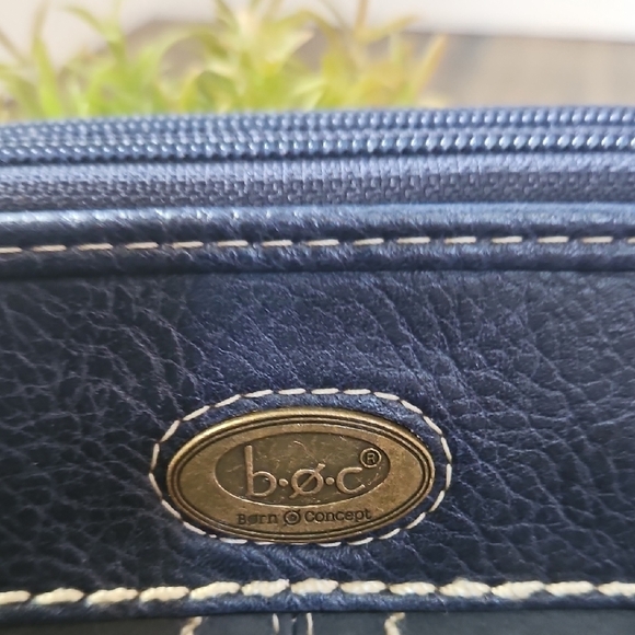 boc Navy and Light Blue Wristlet Clutch With Crossbody Strap - Picture 9 of 9